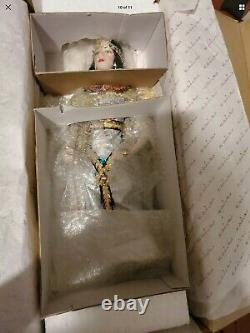 Brand new Danbury Mint Porcelin Cleopatra Egypt Queen Doll Rare 20