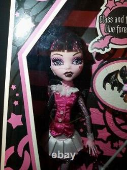 DracuLaura first wave, NIB, Monster High, retired, rare, not 1st wave rerelease
