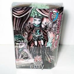Monster High Freak Du Chic Twyla Circus Ghouls Doll Mattel NEW
