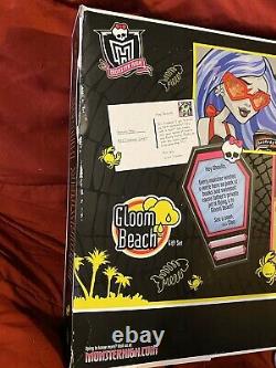 Monster High Gloom Beach 5 Pack Cleo Draculaura Ghoulia Clawdeen Frankie