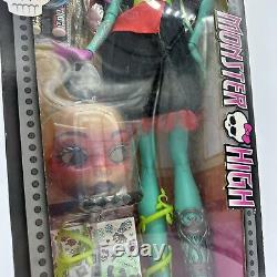 Monster High Gore-Geous Ghoul Beast Freaky Friend Voltageous 28 Doll New in Box