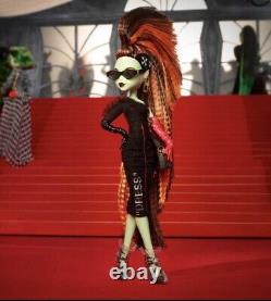 Monster High Off-White Electra Melody collector doll! PREORDER