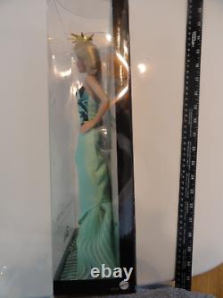 Statue of Liberty Barbie Landmark Dolls of the World Collector Pink Label T3770