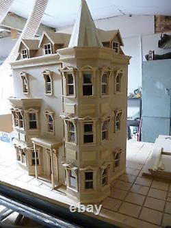 The Bentley House 1/12 scale Dolls House readymade 12DHD041