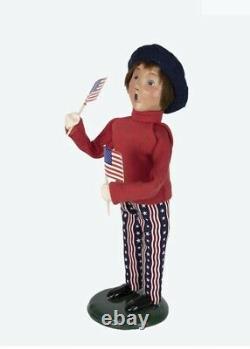 2022 Byers Choice Caroler Printemps Été American Patriotic Boy Doll Brand New