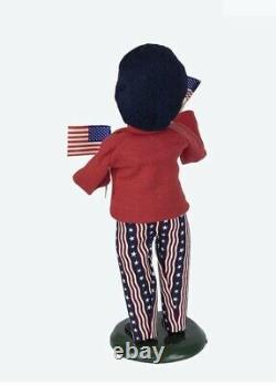 2022 Byers Choice Caroler Printemps Été American Patriotic Boy Doll Brand New
