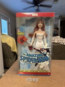 Barbie Marvel La poupée de mariage Mary Jane de l'Incroyable Spider-Man 2005 Mattel J0870