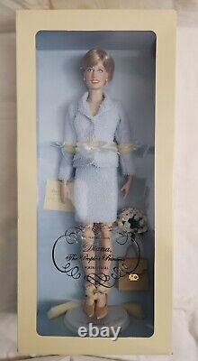 Diana La Princesse du Peuple Poupée de 16 pouces de Franklin Mint en costume bleu. Neuf dans sa boîte.