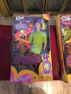 Ensemble complet de 4 poupées de personnages de Scooby Doo, elles sont en excellent état NIB