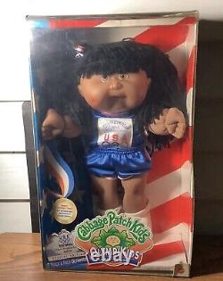 Fille Cabbage Patch originale et vintage AA Olympikids 1996, mascotte officielle des États-Unis, NEUF dans sa boîte.
