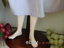 Franklin Mint I Love Lucy Grape Stomping Porcelaine Doll 2001 W Coa