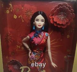 Lunar Chinese Nouvel An 2021 Barbie Signature Doll Nrfb Qipao Robe Cheongsam