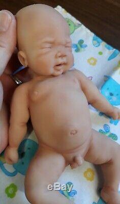 Nouveau 8 Micro Prématuré Full Body Silicone Baby Boy Doll Cooper