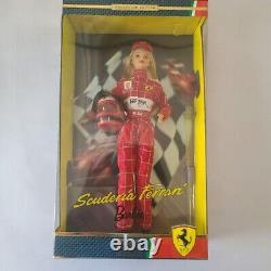 Nouvelle poupée Barbie Scuderia Ferrari 2000 en tenue officielle de course F1 Ferrari - BOÎTE
