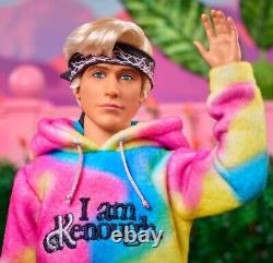 PRÉVENTE Barbie Le Film Poupée Ken Portant le Sweat à Capuche 'Je Suis Assez Ken' Barbie Signature