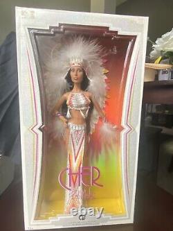 Poupée Cher Barbie 2007, Amérindienne, Design de Bob Mackie, Étiquette Noire, NEUF