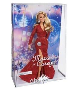 Poupée de Noël Barbie Signature Mariah Carey 2023 en robe rouge, EN MAIN