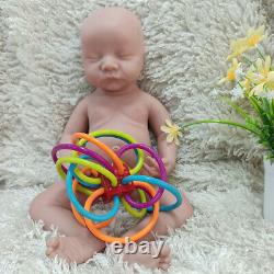 Poupée reborn en silicone souple pour collectionneurs, bébé fille nouveau-né de 17 pouces les yeux fermés.
